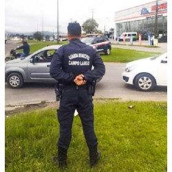 Guarda Municipal e Deptran orientam o trânsito no acesso do Bairro Ouro Verde à Av. Prefeito Marcelo Puppi